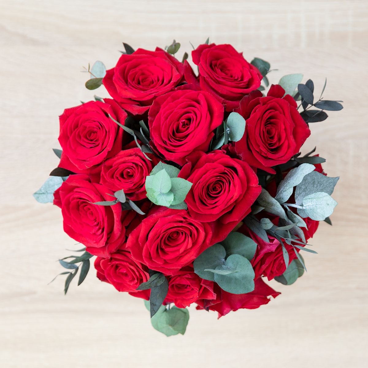 Enviar sombrerera con rosas rojas San Valentín