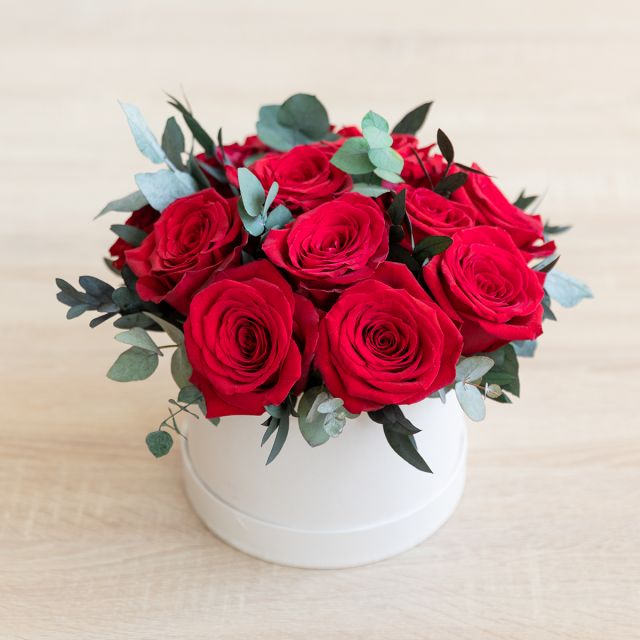Comprar sombrerera con rosas rojas San Valentín