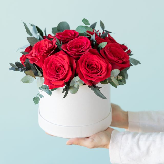 Envío sombrerera con rosas rojas San Valentín